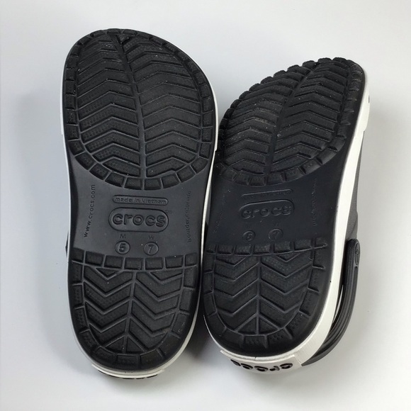CROCS Crocband Clog in Black Size 7. - Picture 6 of 8
